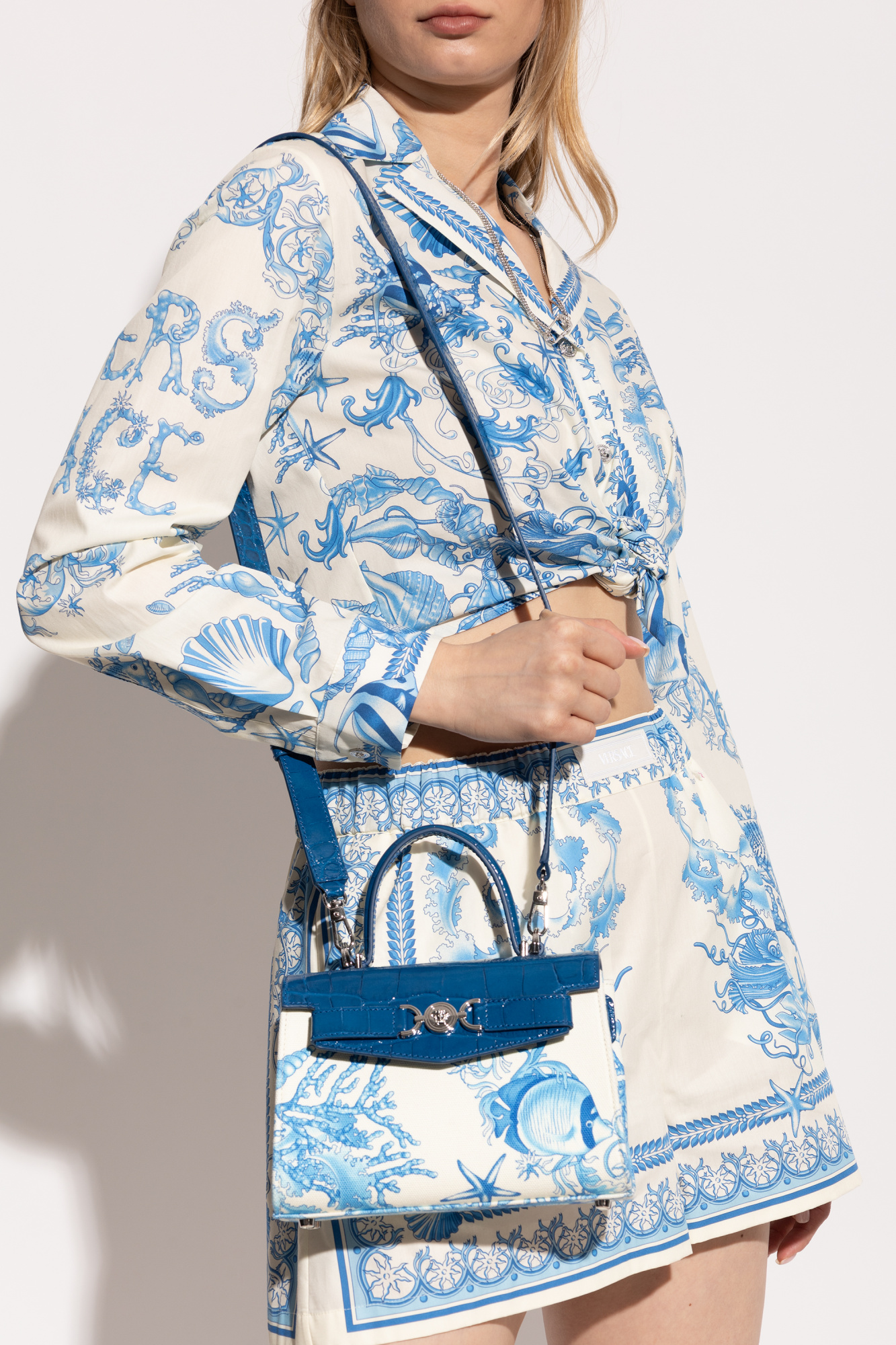 【関税込み】versace Medusa '95' small shopping bag Medusa '95 Small Handbag Red | VERSACE US
